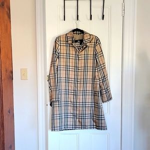 Burberry car coat with belt, size 6